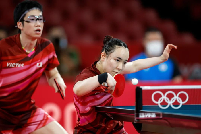 &nbsp;日本选手水谷隼和伊藤美诚在比赛中。图/中国新闻图片网