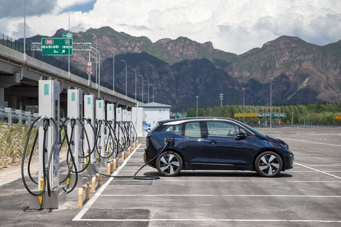 国网电动与宝马首座充光储一体能源示范站