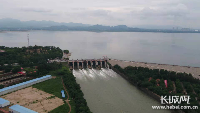 黄壁庄水库泄洪现场。河北省水利厅 供图
