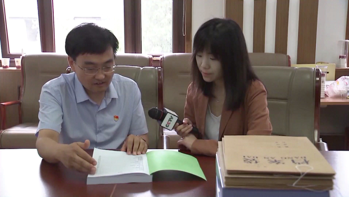 △北方工业大学纪委书记马春成向总台央视记者介绍整改情况