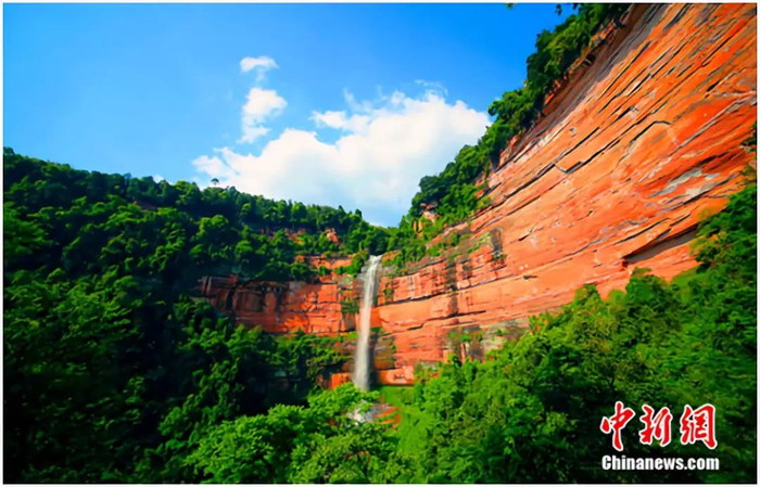 赤水丹霞佛光岩。翁永学 摄