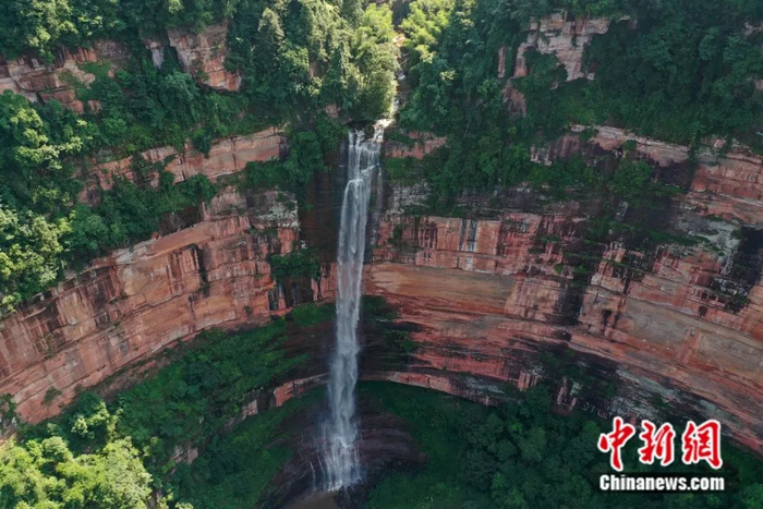贵州赤水丹霞旅游区佛光岩景区。瞿宏伦 摄