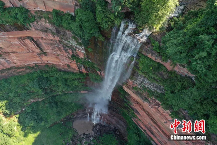 贵州赤水丹霞旅游区佛光岩景区。瞿宏伦 摄
