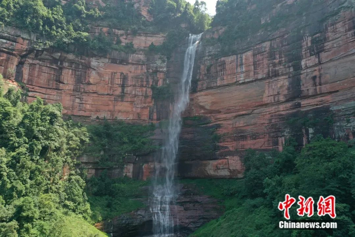 贵州赤水丹霞旅游区佛光岩景区。瞿宏伦 摄