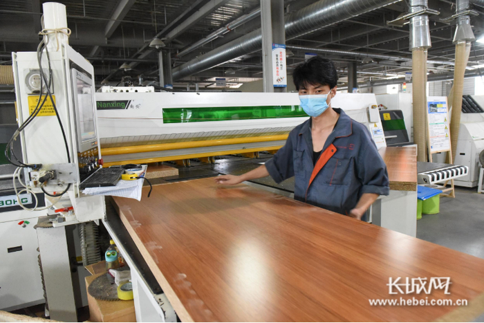 家具生产公司解决就业问题。