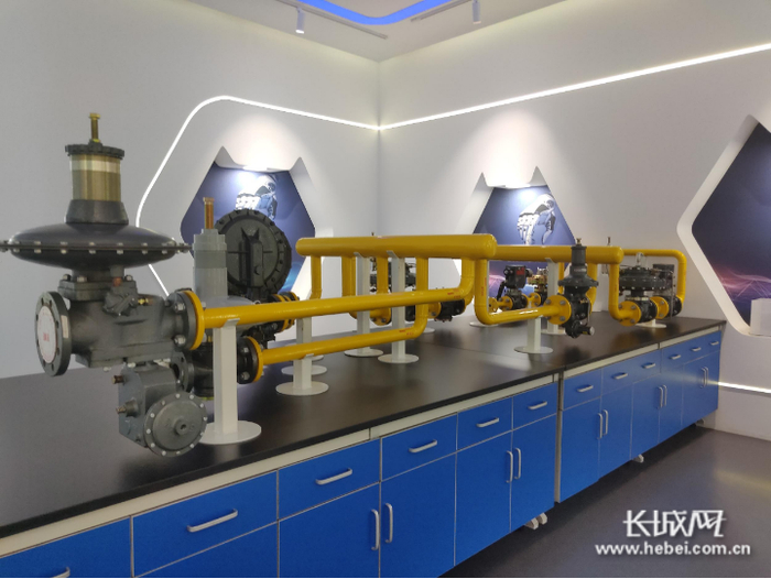 燃气设备部件。长城网记者 张千 摄