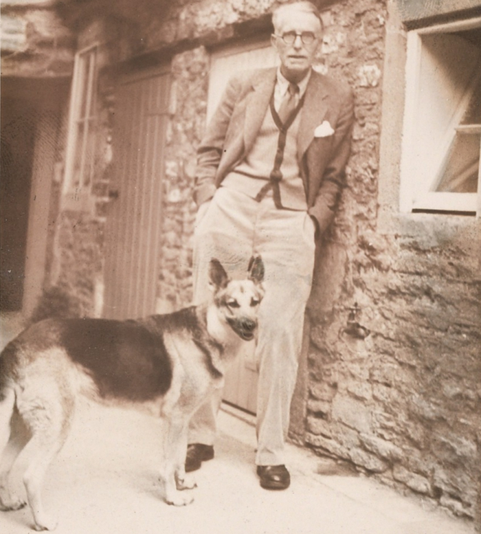 J.R.阿克利和奎尼（即小说中的图丽普）