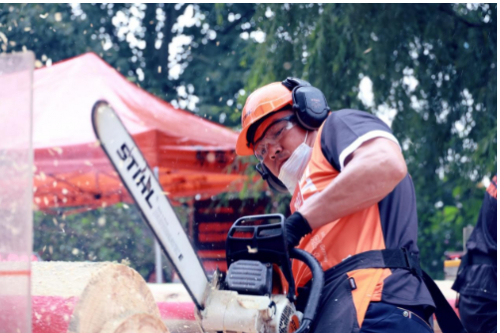 图为本站亚军王友富在比赛中的精彩瞬间