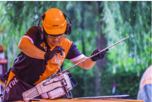 图为本站季军郑志建在比赛中的精彩瞬间