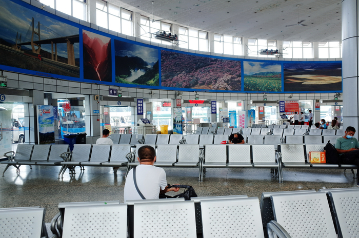 攀枝花汽车客运中心每年客流量以10%的速度递减 &nbsp;时代周报记者黎广摄