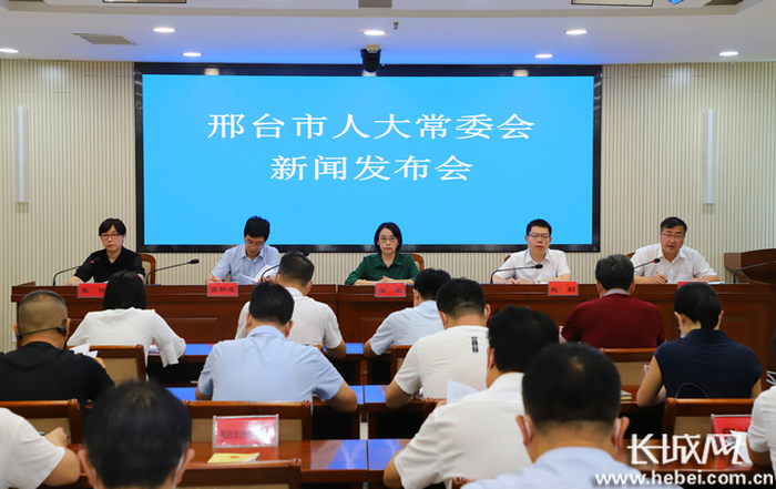 新闻发布会现场。