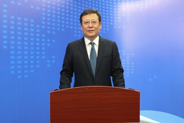 图为徐守本在第四届“甘肃·祁连山论坛”上致辞