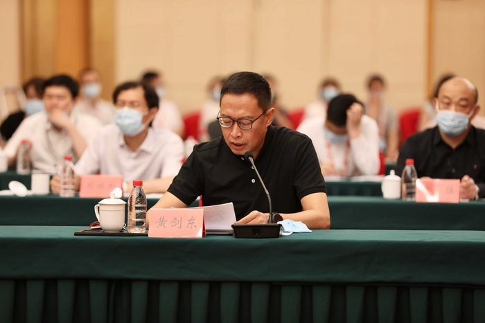 △电视剧《大决战》总编剧 黄剑东