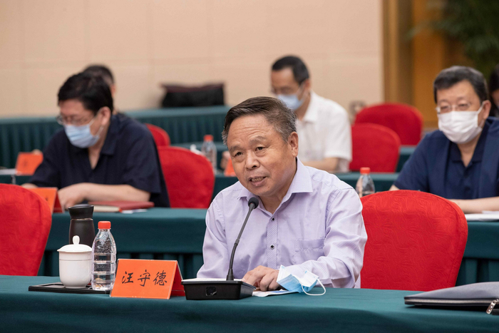 △知名文艺评论家 汪守德