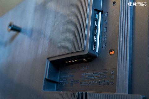 ▲ 小米电视6 OLED背面的扬声器和接口