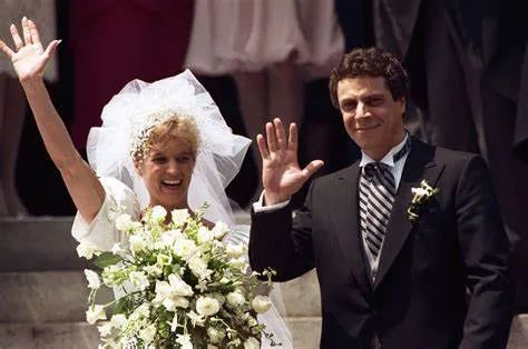 ·科莫与克里·肯尼迪。