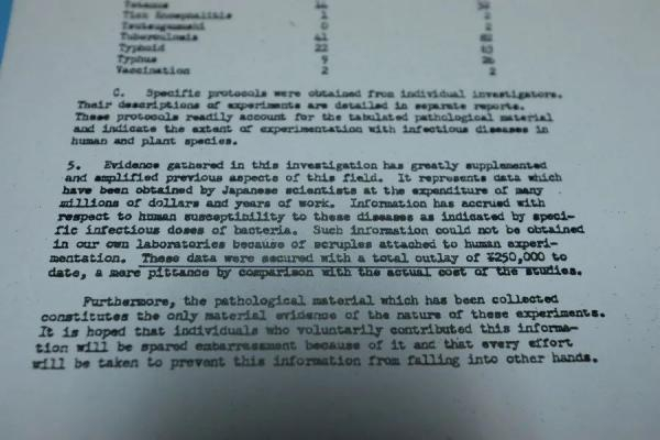 1947年10月，德特里克堡基地派出调查日本细菌战的希尔博士在调查报告中，对花25万日元的记载。来源：新华社