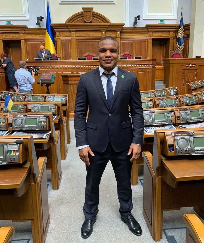 贝里纽科就任议员 图源：贝里纽科Ins