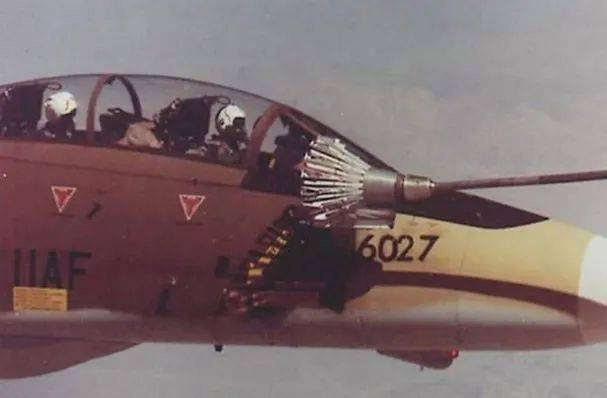 F-14战斗机具备空中加油能力