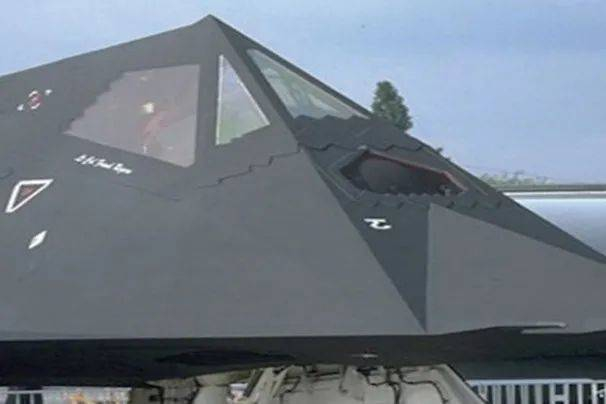 F-117隐身战斗机