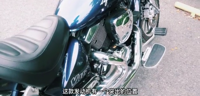 ▲ V16右侧发动机排气前段