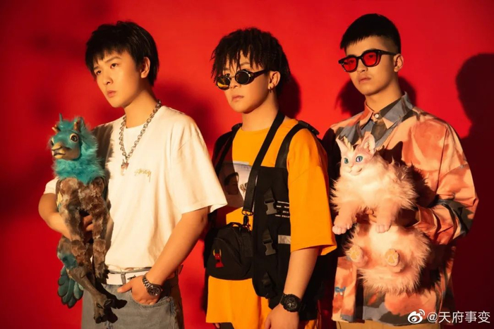 “天府事变”成员合照，从左至右分别为王梓鑫、李毅杰、罗锦辉。图片来自网络