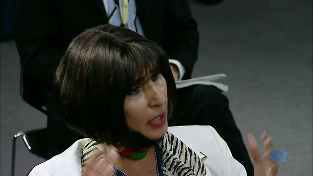 　·崩溃的阿富汗女记者纳兹拉·卡里米。