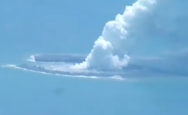 日本海底火山喷发后出现的新岛