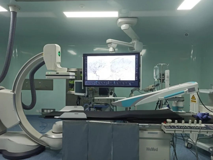 微创血管介入手术机器人设备图片