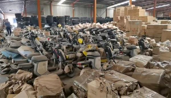 被水淹过的家电仓库