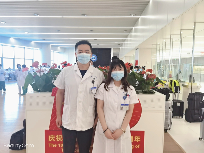尹志强许佳丽夫妇。 江苏省人民医院 供图
