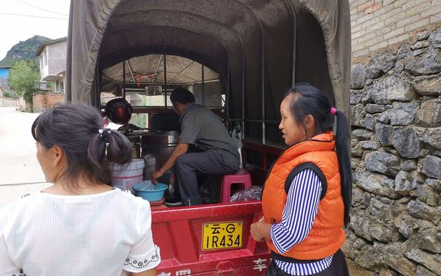 云南屏边，村民生活好了，不少都买了骑车或摩托车代步。新京报记者 王颖 摄