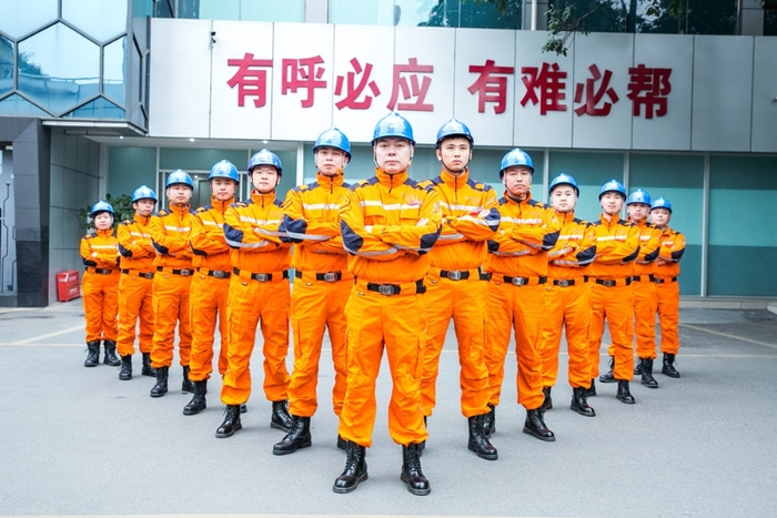 △  国家电网四川电力（成都）共产党员服务队队员。