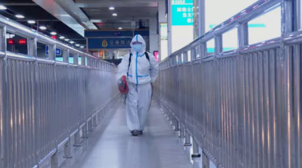 ▲ 重庆北站使用石墨烯介孔量子除菌产品