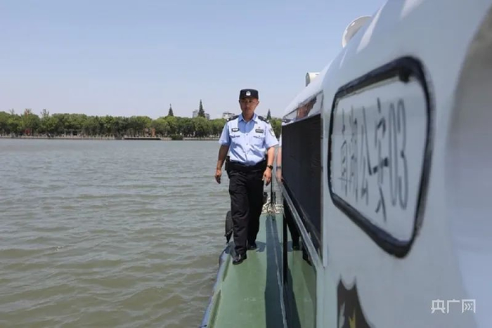 王钧在嘉兴南湖水域巡逻