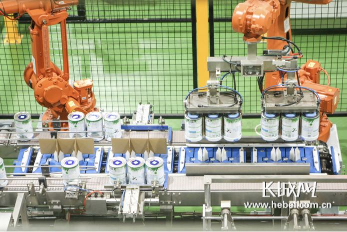 君乐宝优萃有机奶粉生产线。