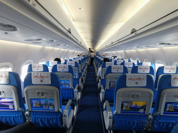 ARJ21客舱（本文图片均由江西航空拍摄）