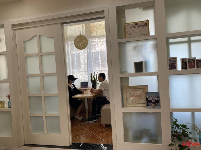 ▲正在相亲的单身男女。