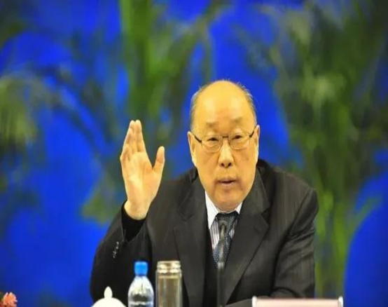 　　图为万州国际主席万隆