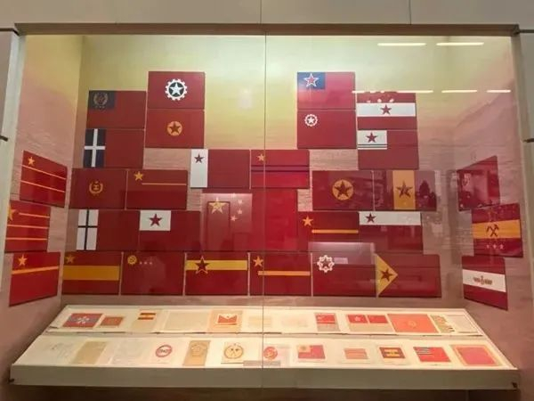 ▲许多当年的国旗设计稿在国家博物馆展出