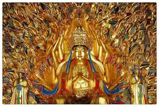 （大足石刻千手观音造像实景）