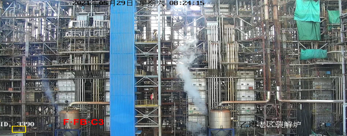 图10  现场视频监控起爆点（第一帧）示意图