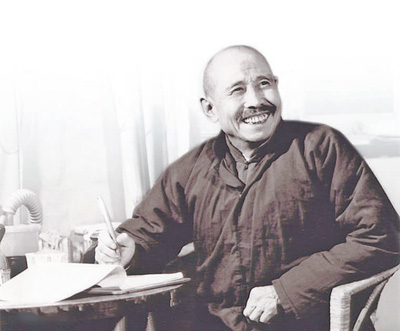 图为柳青。