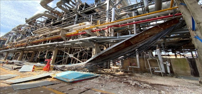 图4  电缆桥架倒塌情况