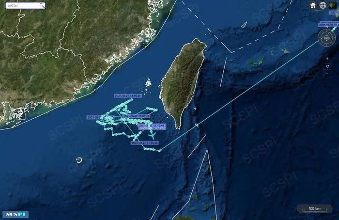　　图为南海态势感知平台发布的美军RC-135W当天的飞行航线图，与台防务部门发布发布的解放军军机当天的飞行航线高度重叠。