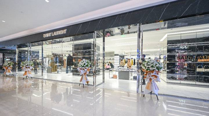 济南首家圣罗兰全新精品店落户泉城路贵和购物中心