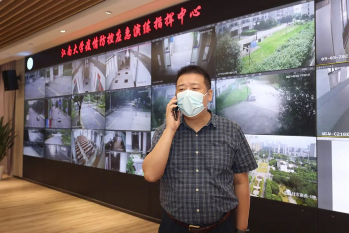 校长办公室主任张梁接区疫情防控指挥部电话通知