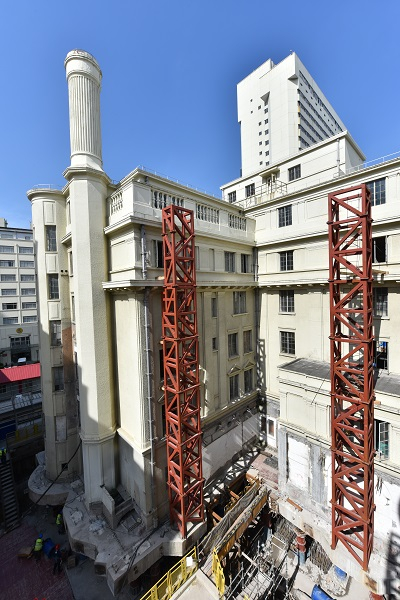图说：用时6天，采用554台千斤顶，华东医院南楼（1号楼）完成整体顶升1.2米。 采访对象供图 