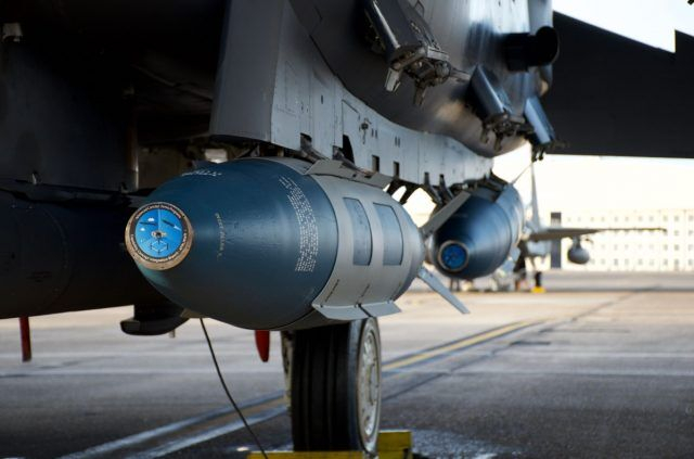 美国空军F-15E挂载的改进型GBU-31反舰制导弹药