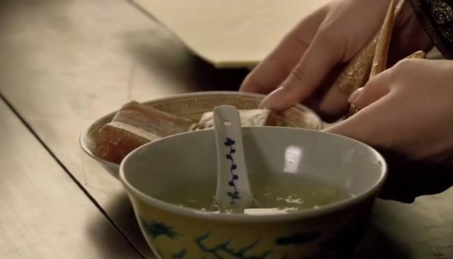 《甄嬛传》中的藕粉桂花糖糕（图源网络）